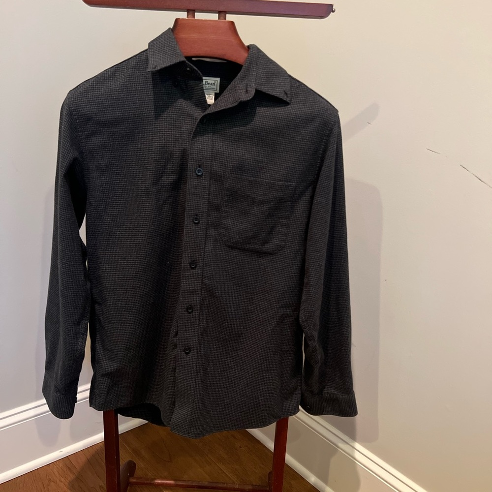 L L Bean 100% cotton grey/black shirt Perfect for all seasons.  Size Sm Reg